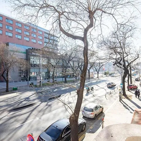 - Large - Balcony - Comfy - Ac Apartment