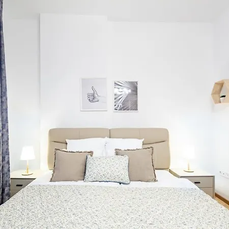 - Large - Balcony - Comfy - Ac * Budapest