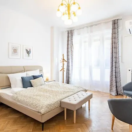 - Large - Balcony - Comfy - Ac Apartment Budapest