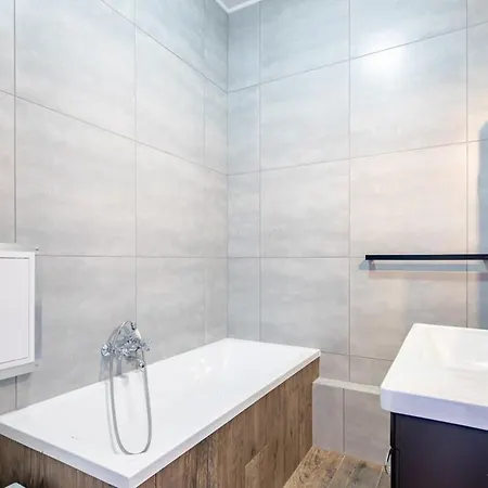 - Large - Balcony - Comfy - Ac *