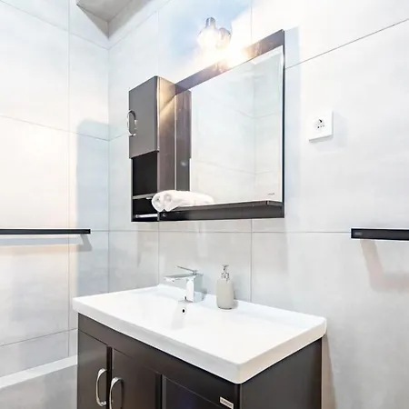 - Large - Balcony - Comfy - Ac