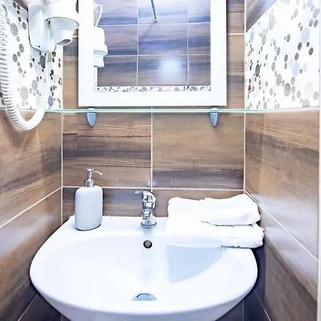 - Large - Balcony - Comfy - Ac