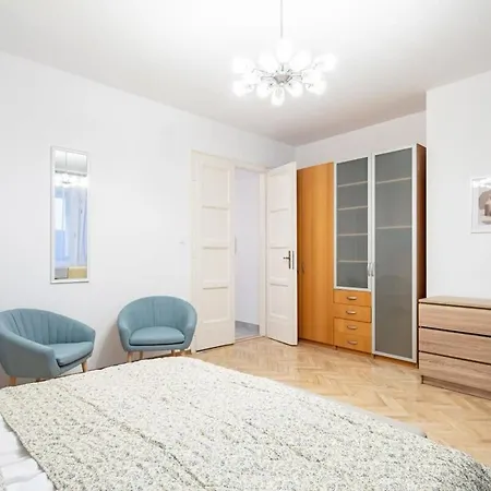 - Large - Balcony - Comfy - Ac *