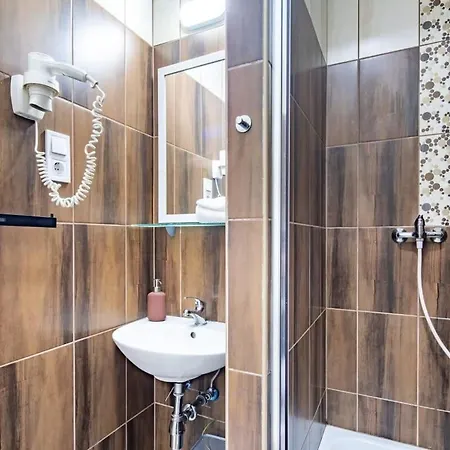 - Large - Balcony - Comfy - Ac *