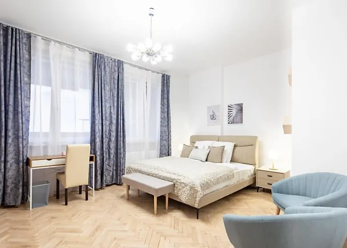 - Large - Balcony - Comfy - Ac *