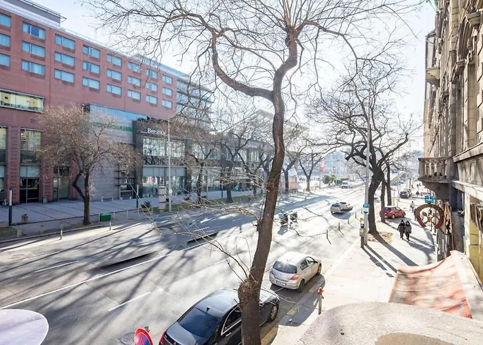 - Large - Balcony - Comfy - Ac Apartament