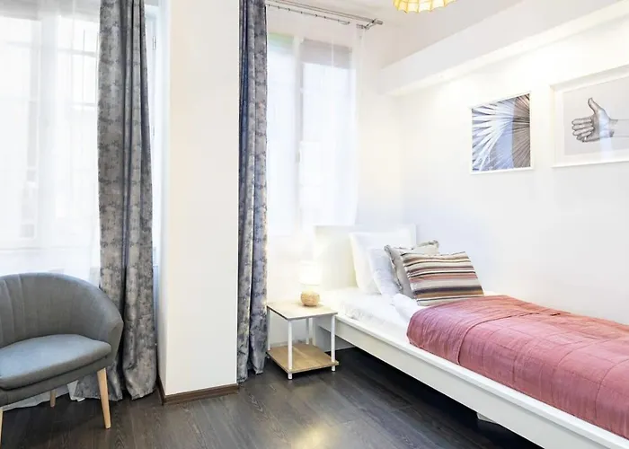 - Large - Balcony - Comfy - Ac Apartament