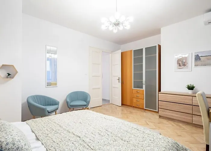 - Large - Balcony - Comfy - Ac *