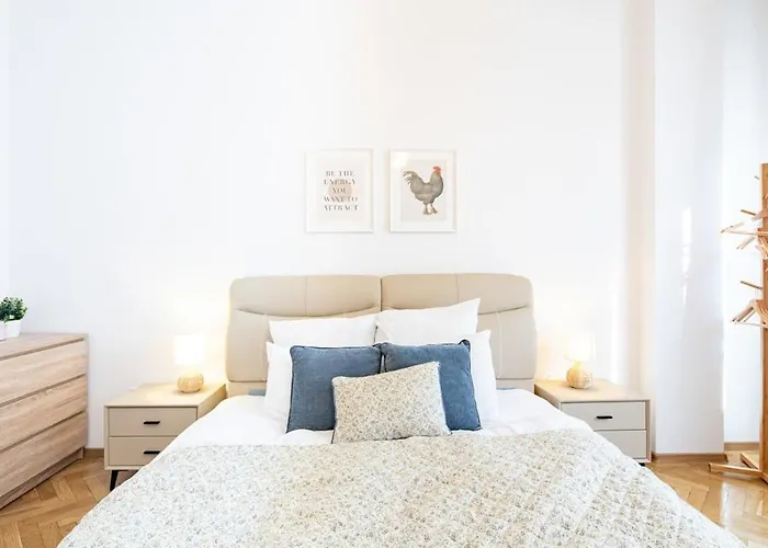 - Large - Balcony - Comfy - Ac Apartament *