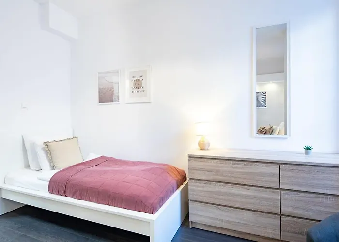 - Large - Balcony - Comfy - Ac * Budapest