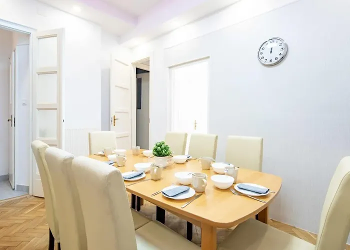 Apartament - Large - Balcony - Comfy - Ac