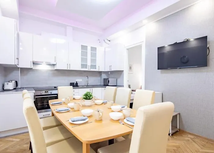 - Large - Balcony - Comfy - Ac * Budapest