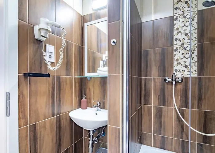 - Large - Balcony - Comfy - Ac *