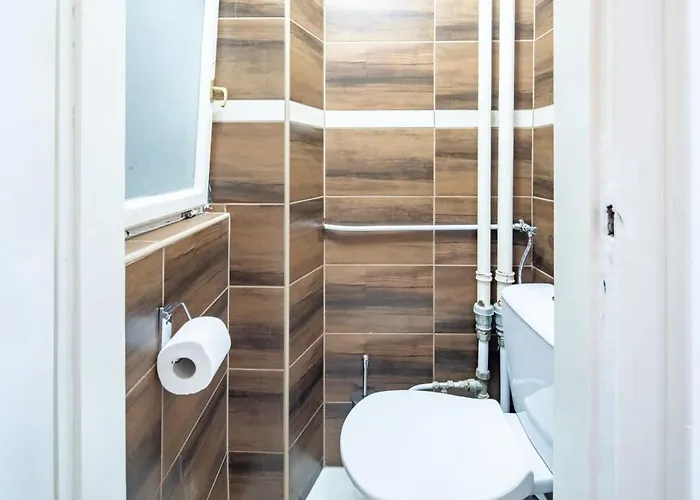 Apartament - Large - Balcony - Comfy - Ac *