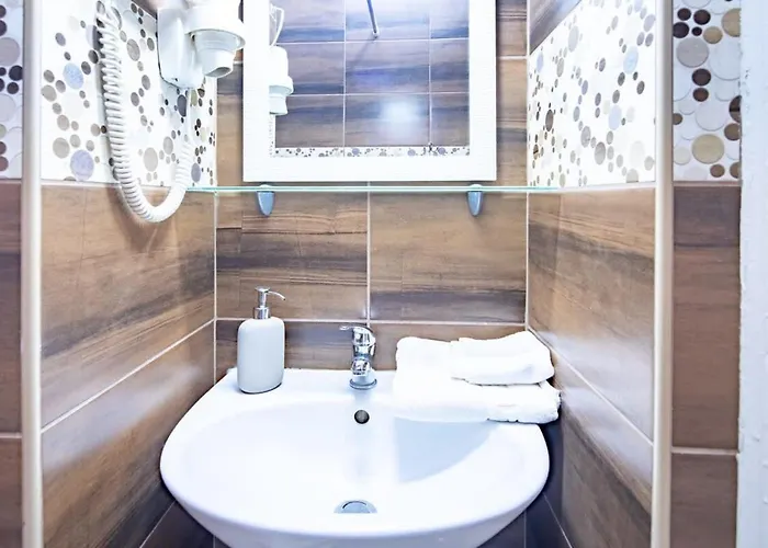 - Large - Balcony - Comfy - Ac