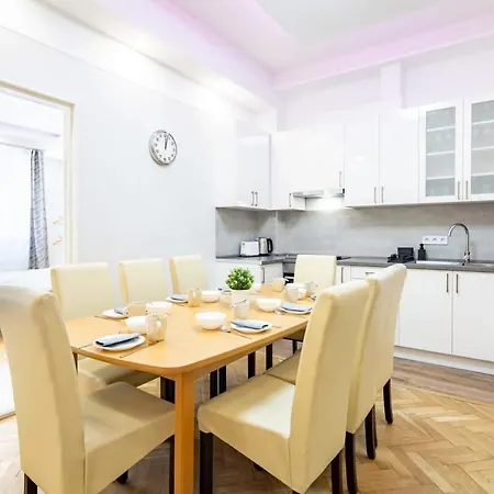 - Large - Balcony - Comfy - Ac *