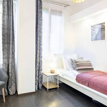 - Large - Balcony - Comfy - Ac Appartement