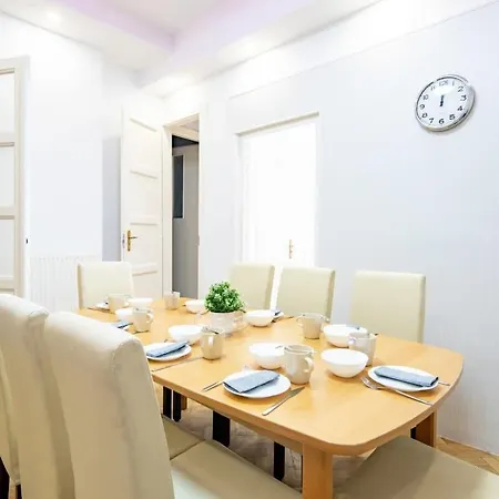 Appartement - Large - Balcony - Comfy - Ac